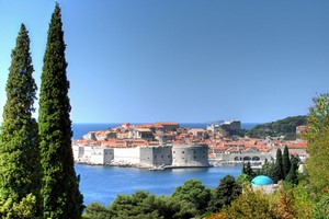 Billig Hyrbil i Dubrovnik ➤ Våra erbjudanden för Biluthyrning inkluderar försäkring ✓ och obegränsad körsträcka ✓ för de flesta destinationer!