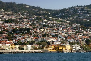 Billig Hyrbil i Funchal ➤ Våra erbjudanden för Biluthyrning inkluderar försäkring ✓ och obegränsad körsträcka ✓ för de flesta destinationer!