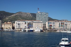 Billig Hyrbil i Toulon ➤ Våra erbjudanden för Biluthyrning inkluderar försäkring ✓ och obegränsad körsträcka ✓ för de flesta destinationer!