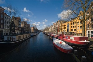 Billig Hyrbil i Amsterdam ➤ Våra erbjudanden för Biluthyrning inkluderar försäkring ✓ och obegränsad körsträcka ✓ för de flesta destinationer!